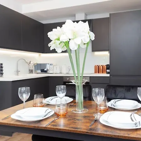 Luxurious Modern 1 Bed Apartment In Twickenham!